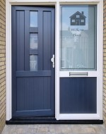 Raamfolie voordeur strak huisje, kader en tekst